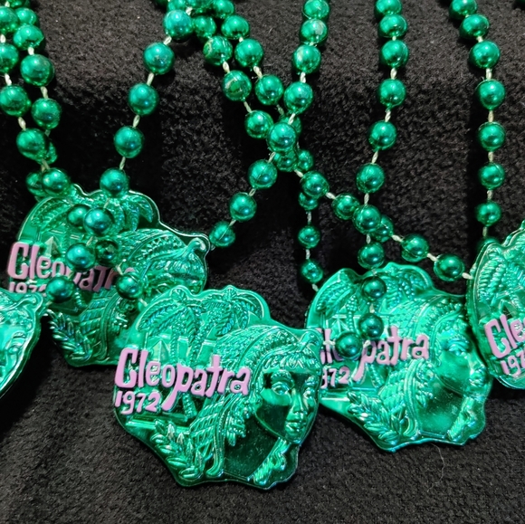 NWT MARDI GRAS KREWE CLEOPATRA NECKLACES - Picture 3 of 4
